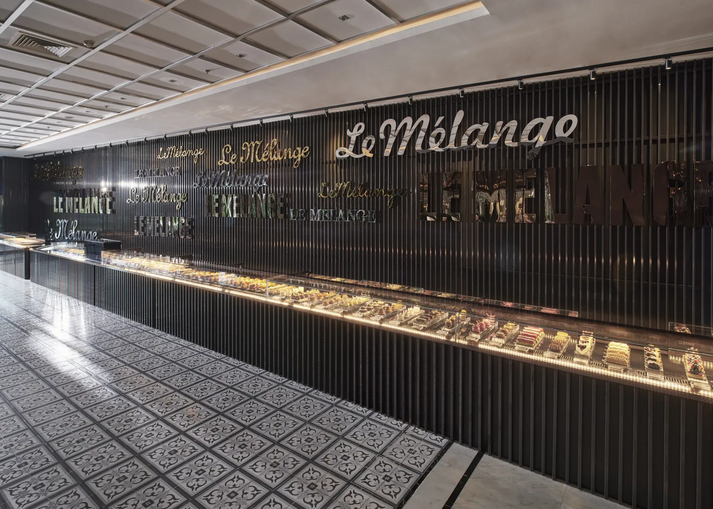 Le Mélange by Maxx Royal