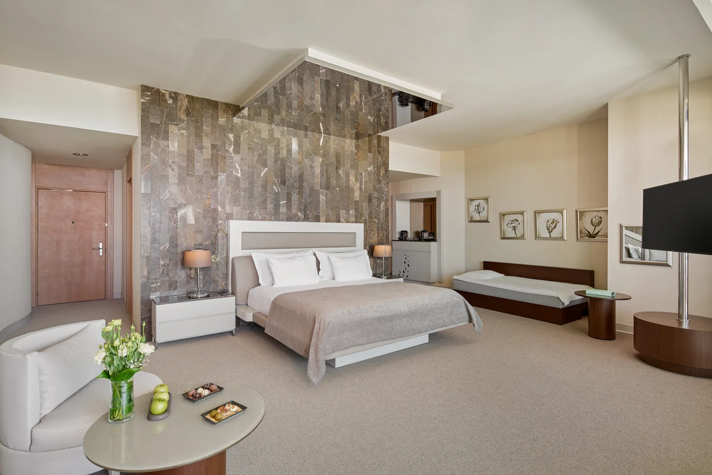 Maxx Suite